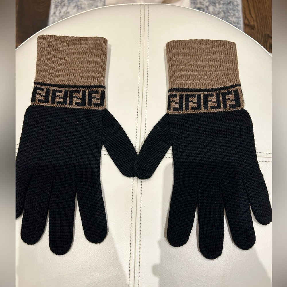 Fendi Black and Tan Men's Gloves